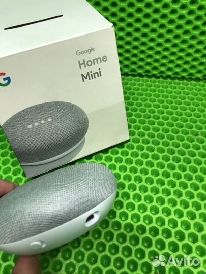 Умная колонка Google Home Mini