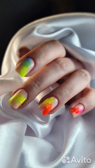 Модель на маникюр