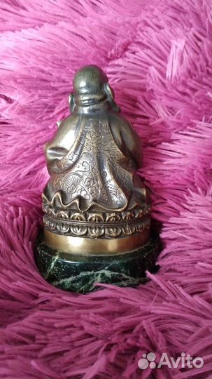 Хотей бронза на каменной подставке