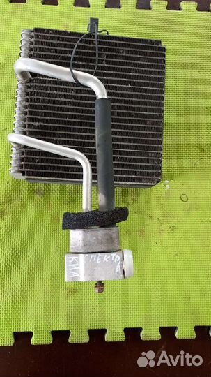 Радиатор кондиционера салонный Киа спектра