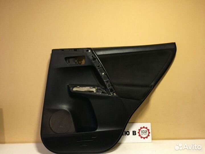 Обшивка двери задняя правая Toyota Rav4