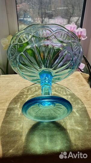 Ваза на ножке купоросное стекло