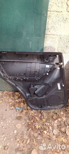 Задняя правая дверь