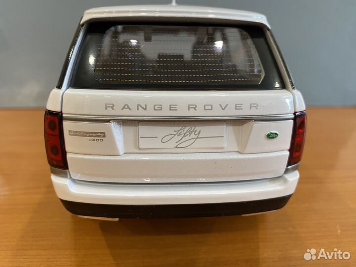 Модель автомобиля Range-Rover 1:18