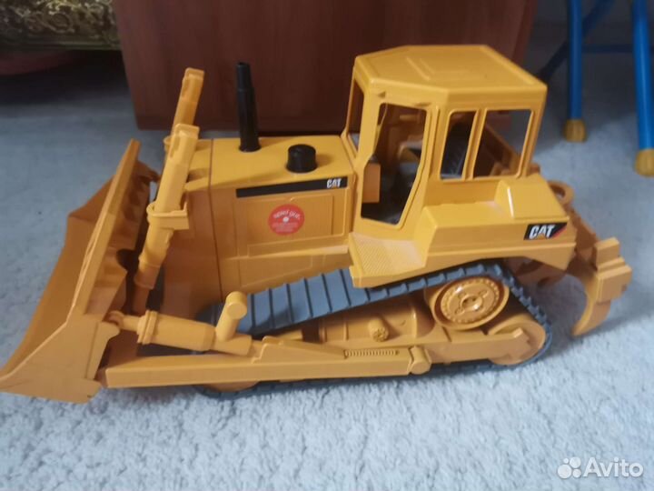 Бульдозер игрушка