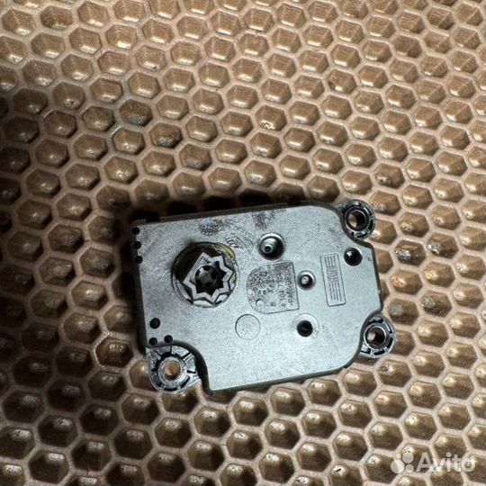 Сервопривод заслонок печки Ford Focus BM iqdb