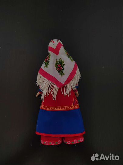 Кукла фарфоровая