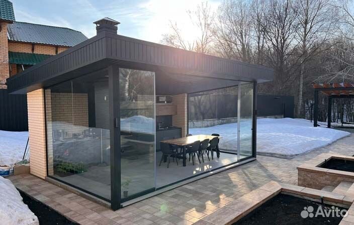 Безрамное остеклениедля террас из стекла