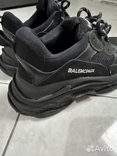 Кроссовки женские