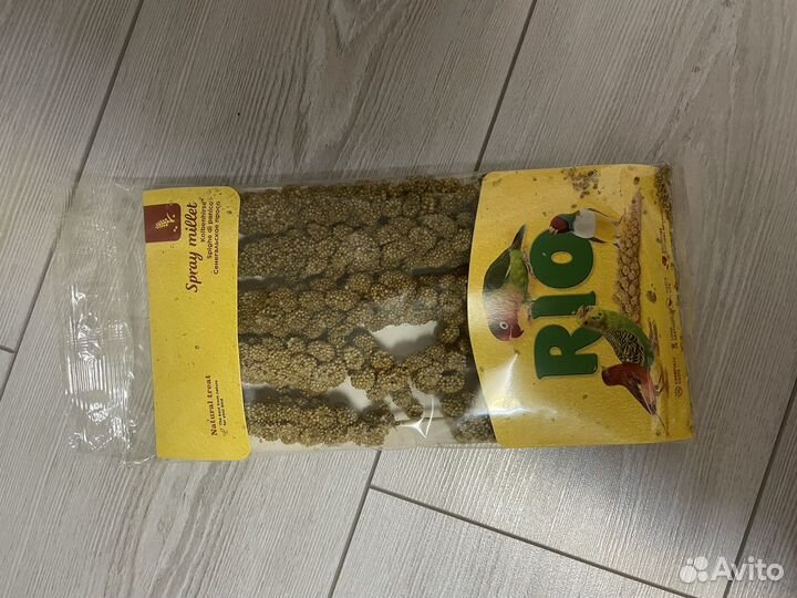 Лакомство для попугая