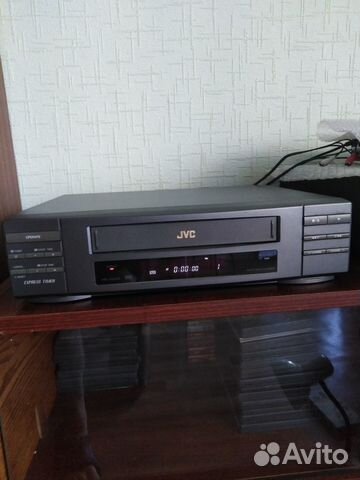Видеомагнитофон JVC (Япония) HR-J1200A с кассетами