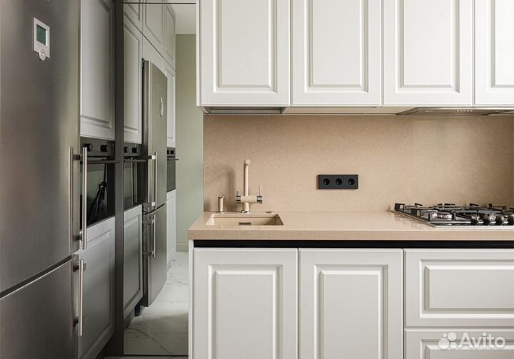 Кухня на заказ с доводчиками