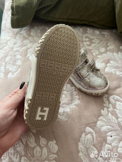 Кроссовки детские 28