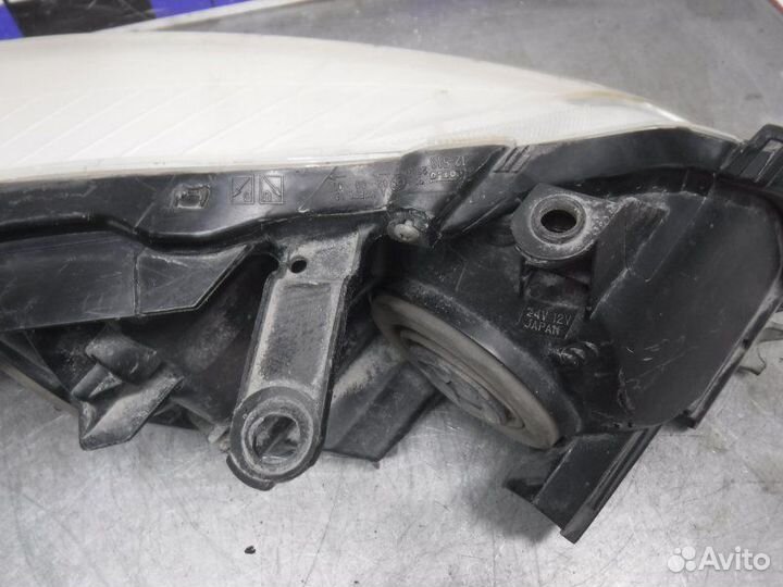 Фара передняя левая Toyota Corolla