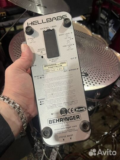Педаль эффектов Behringer hell-babe HB01