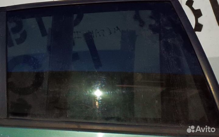 Стекло двери задней правой Renault Megane