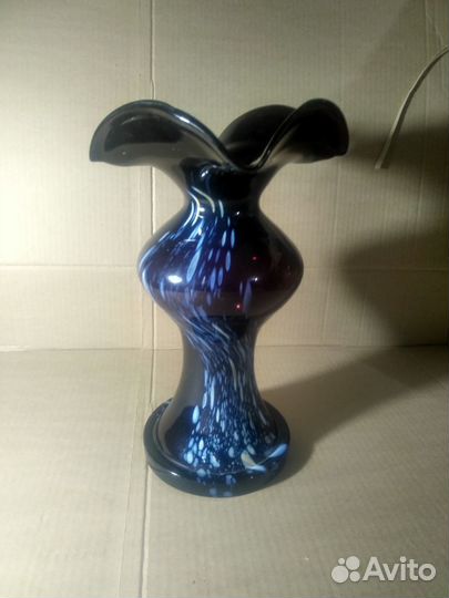 Ваза Красный май