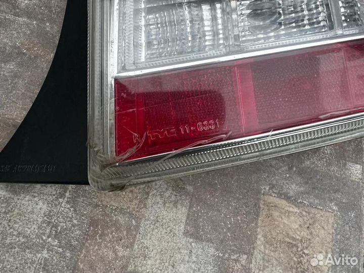Фонари задние Prius 30