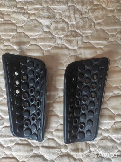 Щитки футбольные размер L