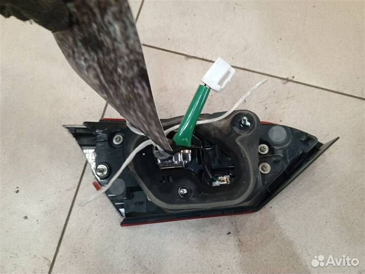 Фонарь задний внутренний правый Toyota Camry XV70