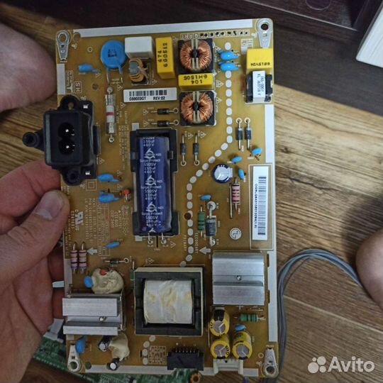 Блок питания, подсветка,плата тв-тюнера от ЖК LG 4