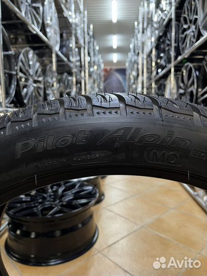 Michelin Pilot Alpin PA4 255/40 R20 и 285/35 R20