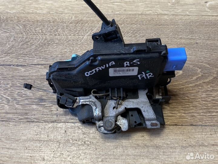 Skoda octavia a5 замок передней правой двери
