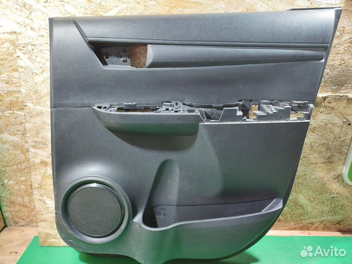 Обшивка двери задняя R G8 toyota Hilux (2015- 2020)