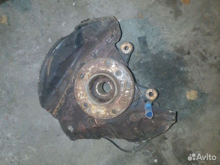 Передний правый поворотный кулак бмв е53 BMW e53