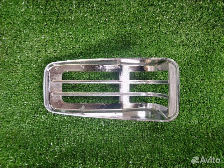 Накладка на поворотник левая Isuzu Elf NPR85 2005