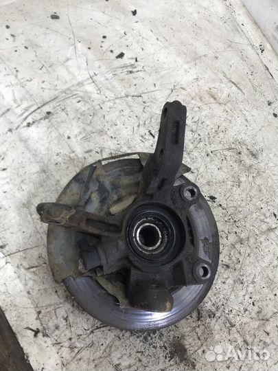 Кулак поворотный передний левый Nissan Cube