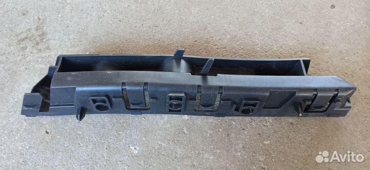 Крепление переднего бампера Правый Ситроен С5 Х7