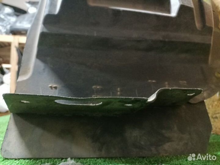 Защита арок (подкрылок) передняя левая Mitsubishi