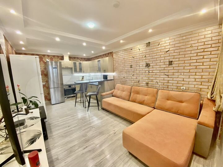 2-к. квартира, 64 м², 8/17 эт.