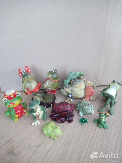 Статуэтки лягушки