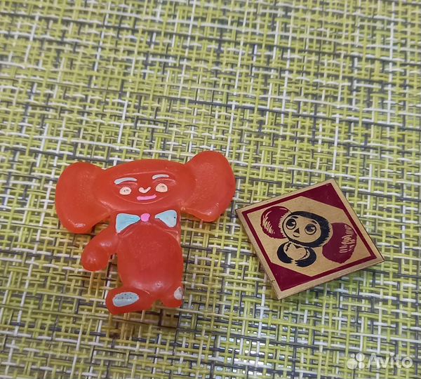 Значок чебурашка винтаж и другие мультгерои