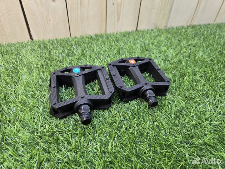 Педали сняты с нового велика без пробега