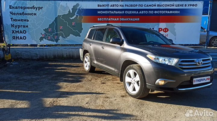 Обшивка стойкисредняя правая нижняя Toyota Highlan