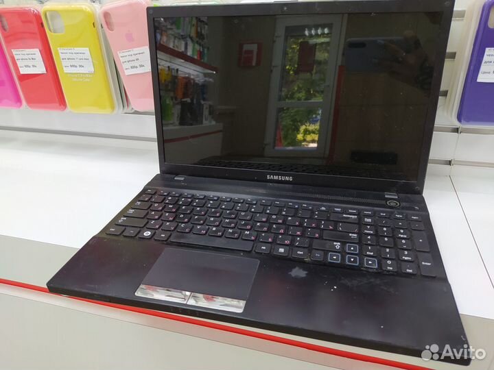 Ноутбук Samsung NP305V5A-T0BRU