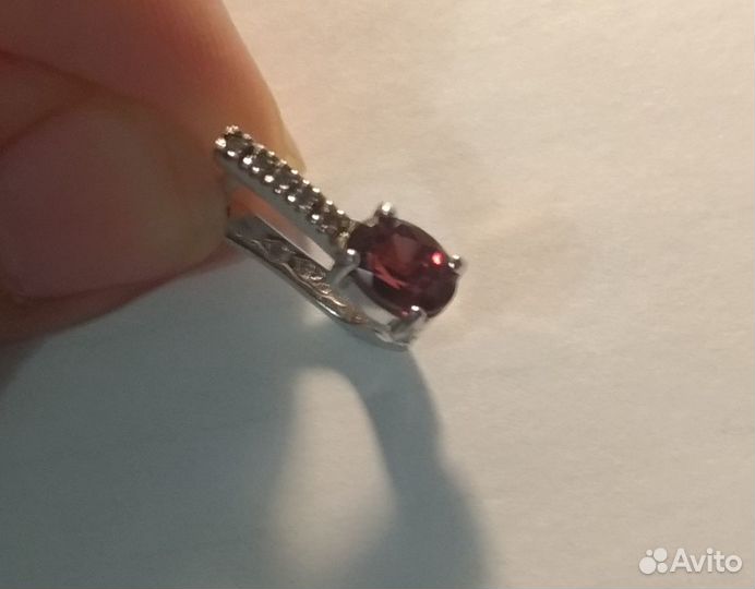 Серьга серебряная с гранатом и фианитами (одна)