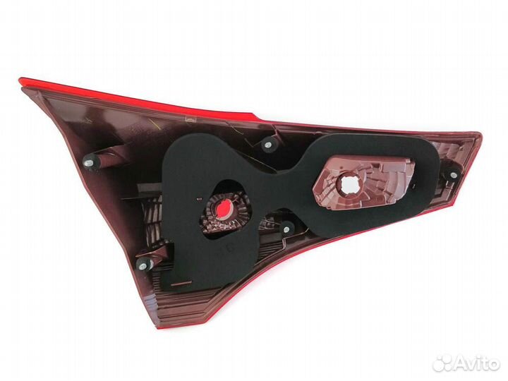 Фонарь правый задний в крышку багажника Rav4