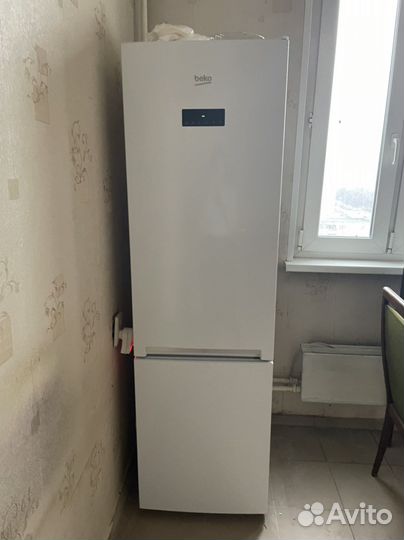 Холодильник Beko HarvestFresh rcnk310e20vw
