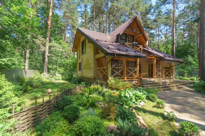 Дом 230 м² на участке 20 сот.