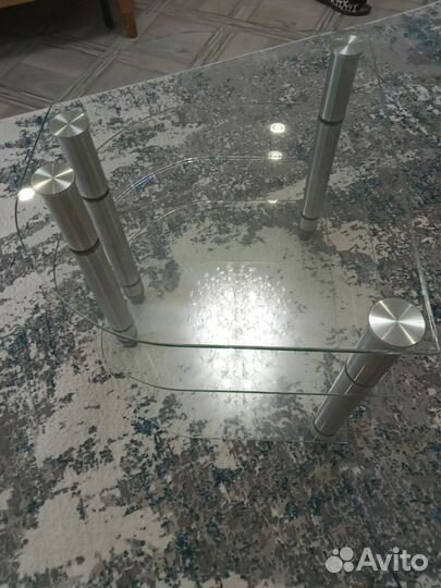 Стеклянная тумба под телевизор