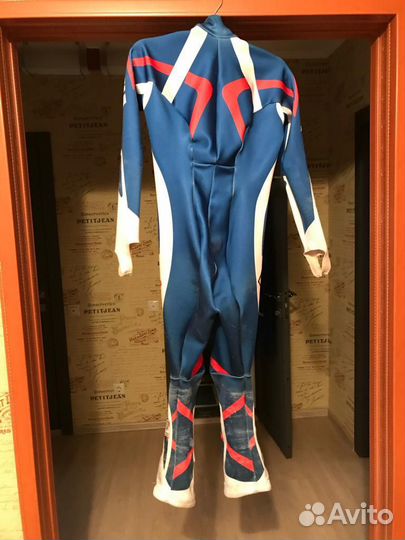 Горнолыжный спусковой комбинезон