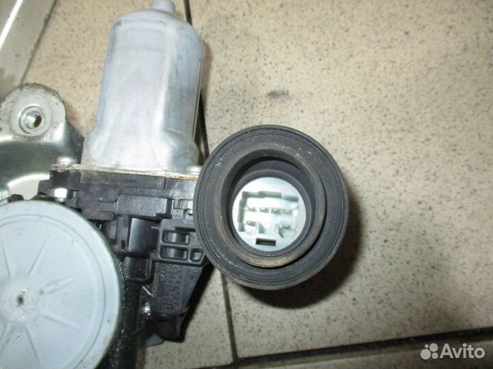 Стеклоподъемник З/П Toyota LC Prado 120