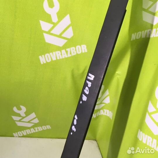 Накладка лобового стекла правая Форд Мондео 2