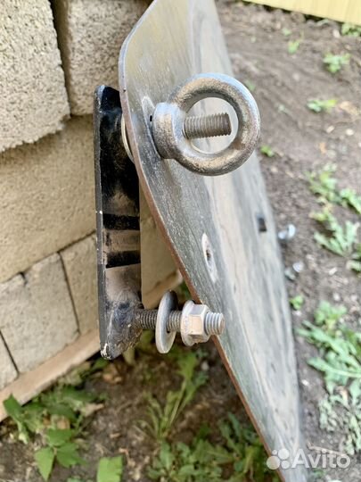 Крепление запасного колеса