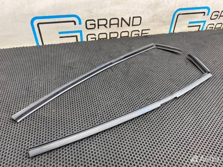 Уплотнитель стекла передний Mercedes-Benz V-Class