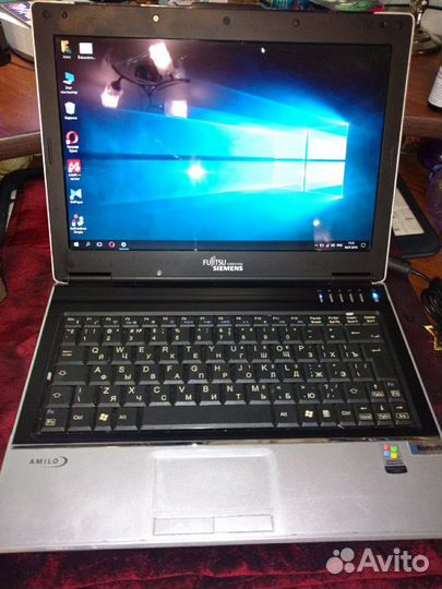 Ноутбук Fujitsu-Siement Amilo Si1520